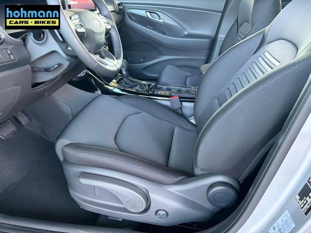 Hyundai i30 Kombi Comfort Plus 1.0 T-GDI DCT Navi/ Totwinkel Assistent/ PDC V&H + Kamera/ Alu 17" 