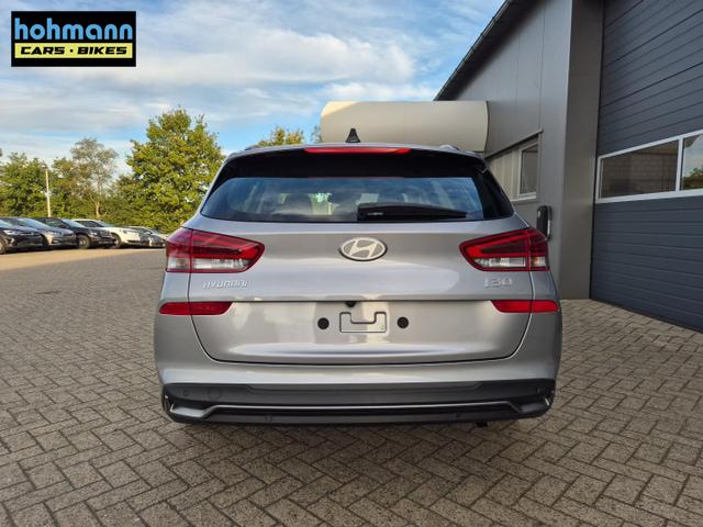Hyundai i30 Kombi 1.5 T-GDI 95PS Sitzheizung Lenkradheizung Klima Tempomat Navi Apple CarPlay + Android Auto PDC v+h Rückf.Kamera 16-LM 