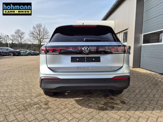 Volkswagen Tiguan Life 1,5 l eHybrid OPF 204PS DSG Design Paket "Dark" LED-Plus-Scheinw. elektr. Heckklappe Sitzheizung v+h Lenkradheizung Frontscheibe beheizb. R&uuml;ckf.Kamera Klimaautomatik VW-Radio Bluetooth wireless Apple CarPlay + Android Auto PDC ACC 2xKeyl 