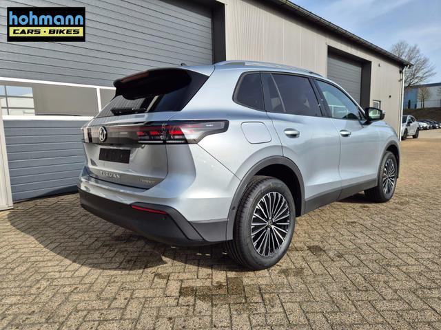 Volkswagen Tiguan Life 1,5 l eHybrid OPF 204PS DSG Design Paket "Dark" LED-Plus-Scheinw. elektr. Heckklappe Sitzheizung v+h Lenkradheizung Frontscheibe beheizb. R&uuml;ckf.Kamera Klimaautomatik VW-Radio Bluetooth wireless Apple CarPlay + Android Auto PDC ACC 2xKeyl 