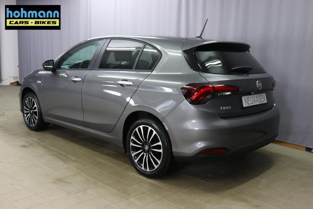 Tipo 5-T&uuml;rer MY22 TIPO 5-T&uuml;rer City Life 1.0 74kW (100PS)695 - Colosseo Grau 645 - Stoff Schwarz "316 R&uuml;ckfahrkamera mit dynamischen F&uuml;hrungslinien 3A4 Sicherheits-Plus-Paket 3A5 Convenience Plus-Paket 3B4 Style-Paket 452 Sitzheizung vorn 5DR Colosseo Grau ja laut RE 21.10 fb 7QC Uconnect&trade; NAV Navigationssystem und digitalem Audioempfang DAB+"