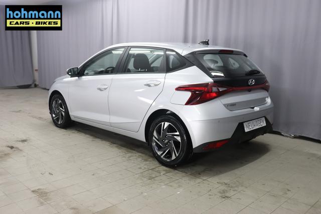 Hyundai i20 1.2 62kW FamilySleek Silver Metallic Stoff Schwarz