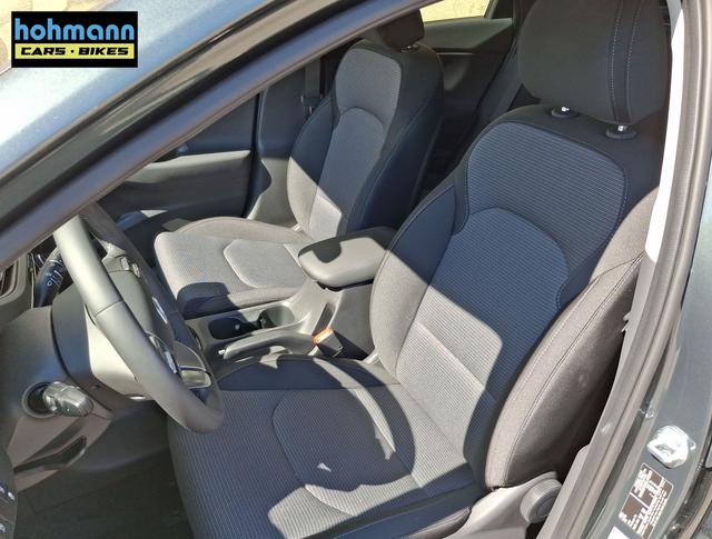 Hyundai / i30 / Gr&uuml;n / Family / / 