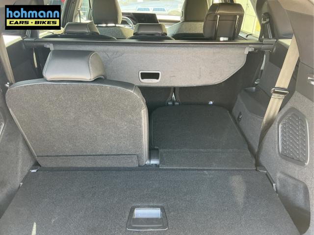 Peugeot / 5008 / Grau / GT 7-S / Titanium Grau Metalic / , Beispielbilder, ggf. teilweise mit Sonderausstattung