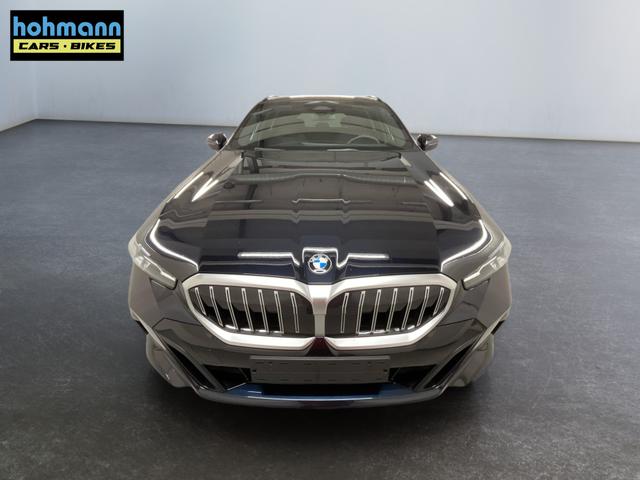 BMW 5er Touring 520i M-Sport MHEV 190PS/140kW Steptronic 2026 | +AHK +20" +MSportpaket +MSportfahrwerk +DrivingAssistantPlus +AdaptiveLED +HarmanKardon +DigitalKey +ParkAssist +Sitzhzg +WirelessCharging +Sonnenschutzverglasung +ShadowLine 