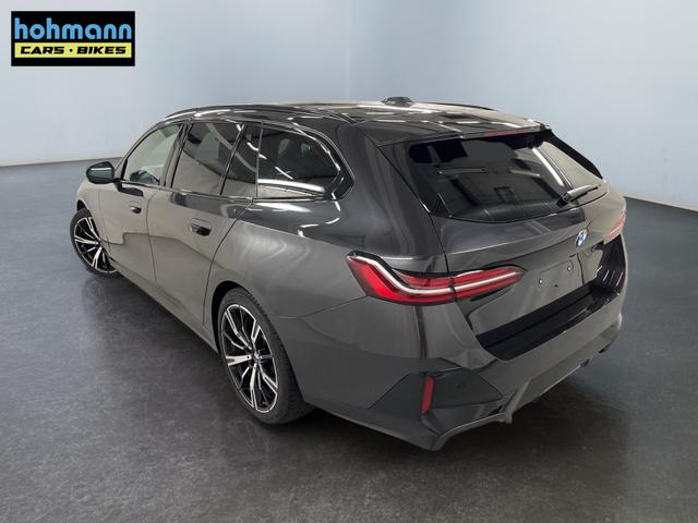 BMW 5er Touring 520i M-Sport MHEV 190PS/140kW Steptronic 2026 | +AHK +20" +MSportpaket +MSportfahrwerk +DrivingAssistantPlus +AdaptiveLED +HarmanKardon +DigitalKey +ParkAssist +Sitzhzg +WirelessCharging +Sonnenschutzverglasung +ShadowLine 