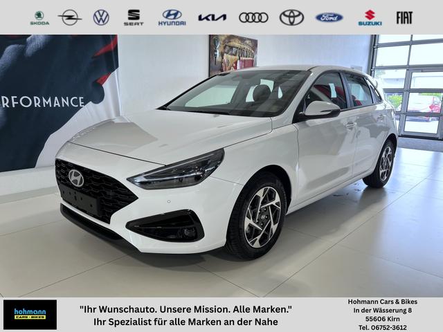Hyundai i30 - GO 1.0 T-GDI 73 kW (100 PS) 2-Zonen-Klimaautomatik, Einparkhilfe vorne und hinten, Rückfahrkamera, LED-Scheinwerfer, Sitzheizung, Lenkradheizung, Navigationssystem, Radio mit DAB, Apple CarPlay, Android Auto, 16 Zoll Leichtmetallfelgen, uvm.