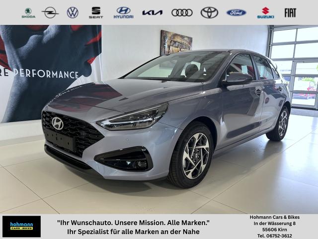 Hyundai i30 - GO 1.0 T-GDI 73 kW (100 PS) 2-Zonen-Klimaautomatik, Einparkhilfe vorne und hinten, R&uuml;ckfahrkamera, LED-Scheinwerfer, Sitzheizung, Lenkradheizung, Navigationssystem, Radio mit DAB, Apple CarPlay, Android Auto, 16 Zoll Leichtmetallfelgen, uvm.