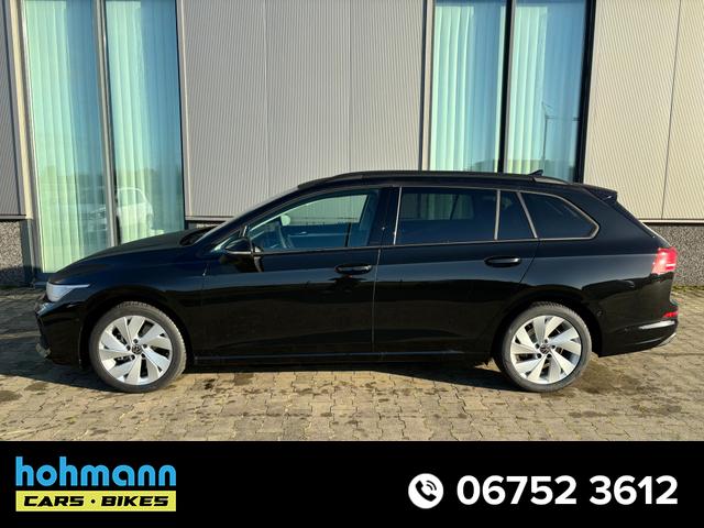 Volkswagen Golf Variant - Basis 1.5 TSI 115PS, LED-Scheinwerfer, Radio Composition 10,3" + Wireless App-Connect, Parksensoren vorne und hinten, Climatronic, M-Lederlenkrad, Digitales Cockpit, Reserverad, Dachreling