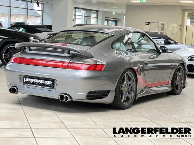 Porsche 911 Carrera 4 S 