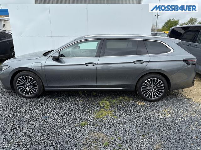 Volkswagen / Passat Variant / Weiß / / / 