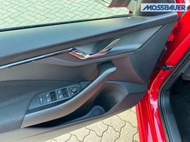 Skoda / Kamiq / Rot / / / 1.0 TSI / Rückfahrkamera