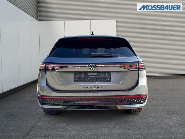Volkswagen / Passat Variant / Grau / / / 4WD+DSG+AHK+NAVI+HEAD-UP+MATRIX+ACC+BLACK