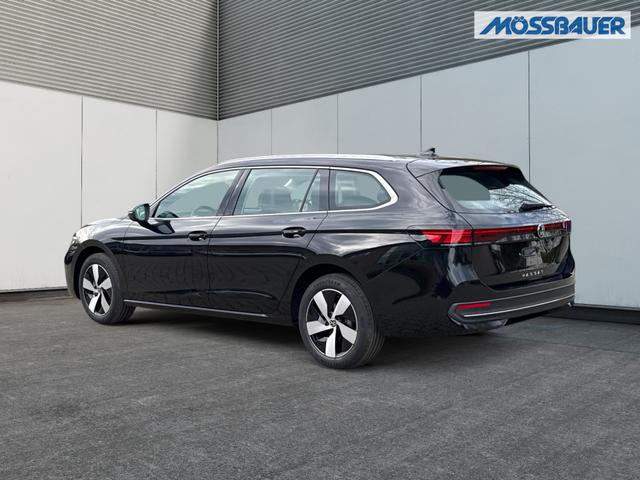 Volkswagen / Passat Variant / Schwarz / / / DSG+AHK+MASSAGE+NAVI+ACC+KAMERA+LED+17 ALU