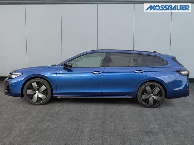 Volkswagen / Passat Variant / Blau / / / 4WD+BLACK+PANO+AHK+DCC+MATRIX+HARMAN
