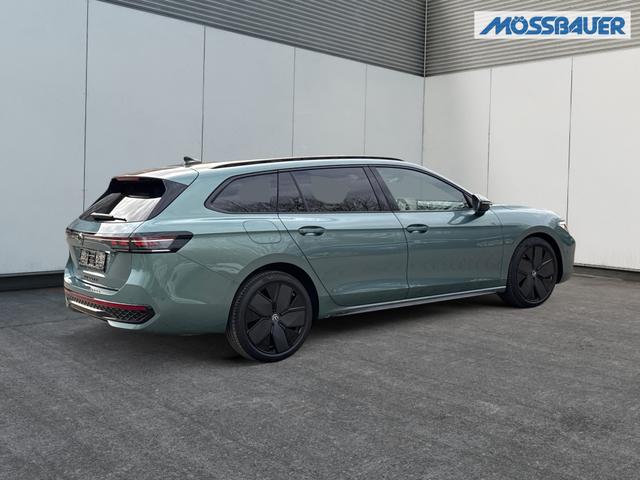 Volkswagen / Passat Variant / Grün / / / 4WD+BLACK+PANO+AHK+DCC+MATRIX+HARMAN