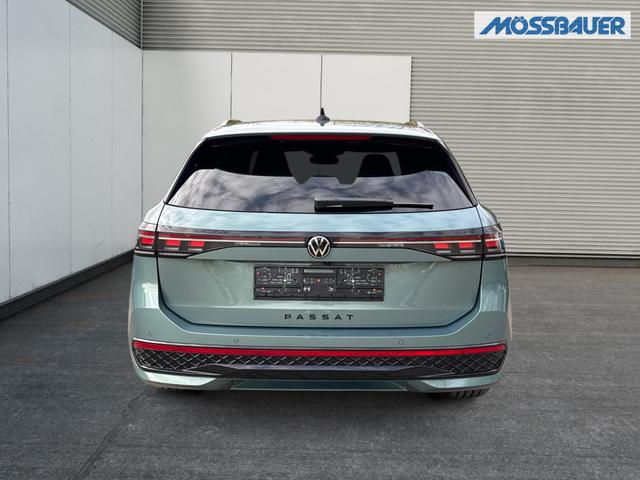 Volkswagen / Passat Variant / Grün / / / 4WD+BLACK+PANO+AHK+DCC+MATRIX+HARMAN