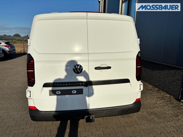 Volkswagen T7 Kastenwagen Basis 2.0 TDI 170PS AUTOMATIK LANG, Weiß, HECKFLÜGELTÜREN, 2-Zonen-Klimautomatik, M-Lederlenkrad, Anhängerkupplung, Parksensoren vorn/hinten, Rückfahrkamera, Frontscheibe beheizbar, Ganzjahresreifen, Sitzpaket 46 (inkl. Sitzheizung), Reserverad, 70l Tank 