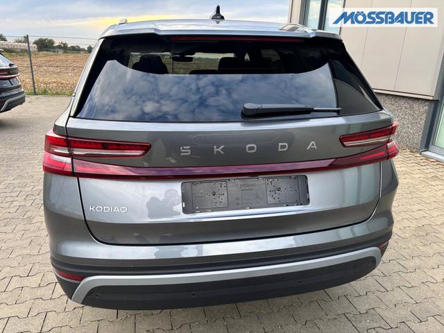 Skoda Kodiaq Selection 1.5 TSI mHEV 150PS DSG, 3J. Garantie, STANDHEIZUNG, 19" Alu, MATRIX-LED, NAVI 13", Alarm, Anhängerkupplung, Elektr. Heckklappe, ACC, 3Z-Climatronic, KESSY, Sitzheizung, Parksensoren v/h, Kamera, Fahrersitz elektr/Memory, Lederlenkrad beheizt, Virtual Coc 