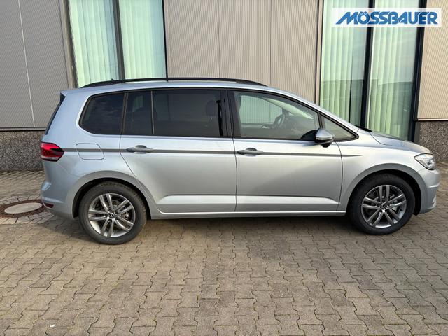 Volkswagen Touran Limited 1.5 TSI 150 PS, 17" Alu, SILBER-Metallic, Winter-Paket, Elektr. Heckklappe, Keyless, Alarm, LED-Scheinwerfer IQ-Light, Travel Assist, Parksensoren vo/hi, Rückfahrkamera, ACC, M-Lederlenkrad, Digital Cockpit, 3-Zonen-Climatronic, Radio Ready2Discover 8" 