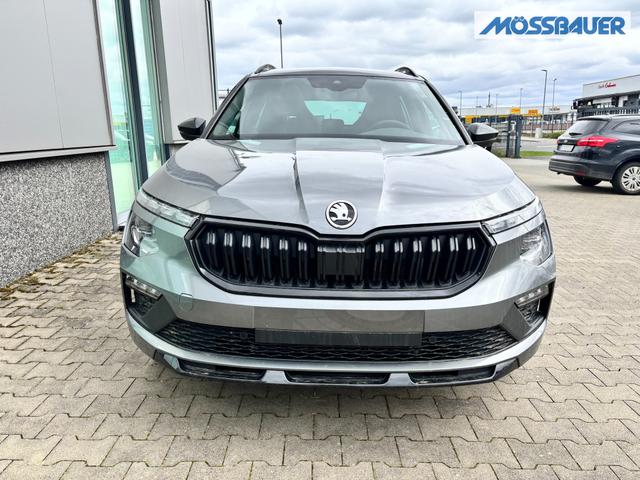 Skoda Kamiq Monte Carlo 1.0 TSI 115PS DSG, GRAU-MET/Dach schwarz, 18" ALU, AHK-VORBEREITUNG, Panoramadach, Matrix-LED, Parksensoren v/h, Kamera, Tempomat, Virtual Cockpit (8"!!), Kessy, Winter-Paket, Climatronic, Radio 8", SmartLink, NSW, Sport-M-Lederlenkrad beheizt, Dachreling 