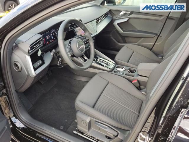 Audi / A3 Sportback / Schwarz / / / 