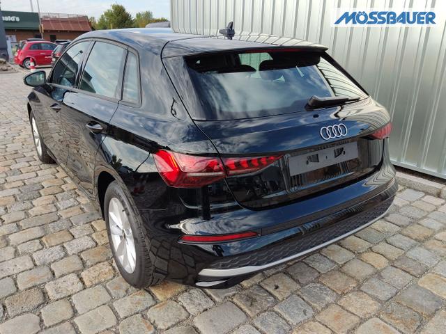 Audi / A3 Sportback / Schwarz / / / 