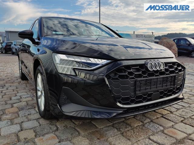 Audi / A3 Sportback / Schwarz / / / 