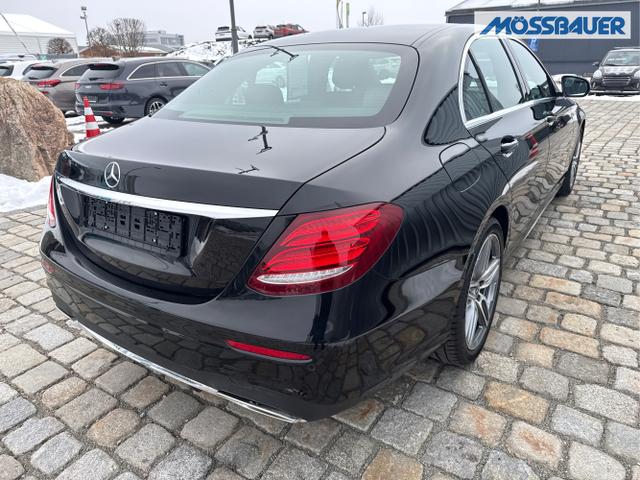 Mercedes-Benz / E-Klasse Limousine / Schwarz / / / 