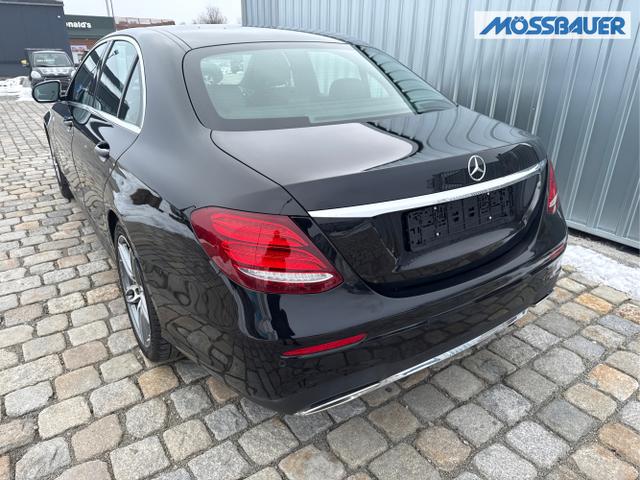 Mercedes-Benz / E-Klasse Limousine / Schwarz / / / 