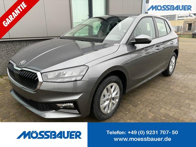 Skoda Fabia - Classic LIEFERUNG KOSTENLOS! 1.0 MPI 80PS, 15" ALU, LED-Scheinwerfer, M-Lederlenkrad, Nebelscheinwerfer, Parksensoren vorn + hinten, Rückfahrkamera, Sitzheizung, Tempomat, Klimaanlage, Infotainment 8"+Wireless SmartLink, Fußmatten, Mittelarmlehne vorne