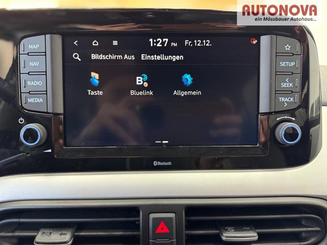 Hyundai i10 PREMIUM AUT SHZ KLIMAAUTOMATIK AMBIENTE ALU RFK PDC NAVI 