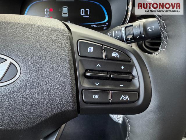 Hyundai i10 PREMIUM AUT SHZ KLIMAAUTOMATIK AMBIENTE ALU RFK PDC NAVI 
