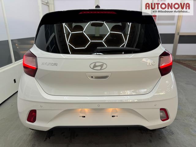 Hyundai i10 PREMIUM AUT SHZ KLIMAAUTOMATIK AMBIENTE ALU RFK PDC NAVI 
