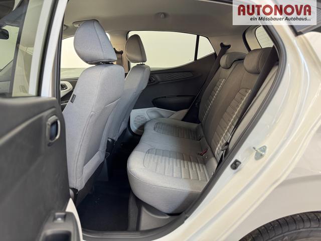 Hyundai i10 PREMIUM AUT SHZ KLIMAAUTOMATIK AMBIENTE ALU RFK PDC NAVI 