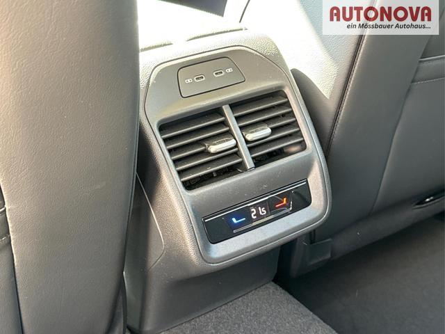 Volkswagen / Passat Variant / Schwarz / / / DSG+AHK+NAVI+MATRIX+MASSAGE+ACC+KAMERA