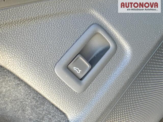Volkswagen / Passat Variant / Schwarz / / / DSG+AHK+NAVI+MATRIX+MASSAGE+ACC+KAMERA