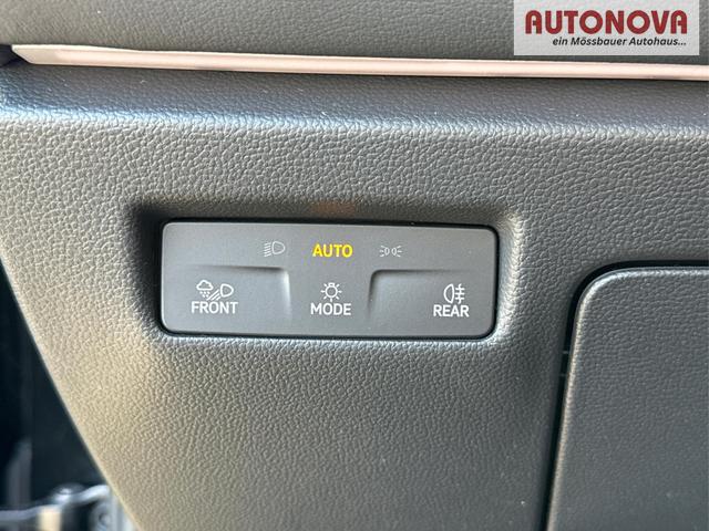 Volkswagen / Passat Variant / Schwarz / / / DSG+AHK+NAVI+MATRIX+MASSAGE+ACC+KAMERA