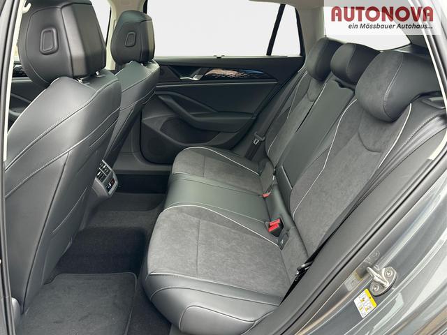 Volkswagen / Passat Variant / Grau / / / DSG+PANO+NAVI+MATRIX+360 KAM+MASSAGE+ACC+18 LM