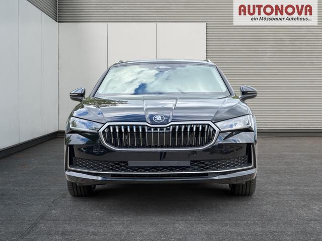 Skoda / Superb Combi / / / / DSG+NAVI+AHK+EL.HECKKL.+KESSY+SHZ, Beispielbilder, ggf. teilweise mit Sonderausstattung