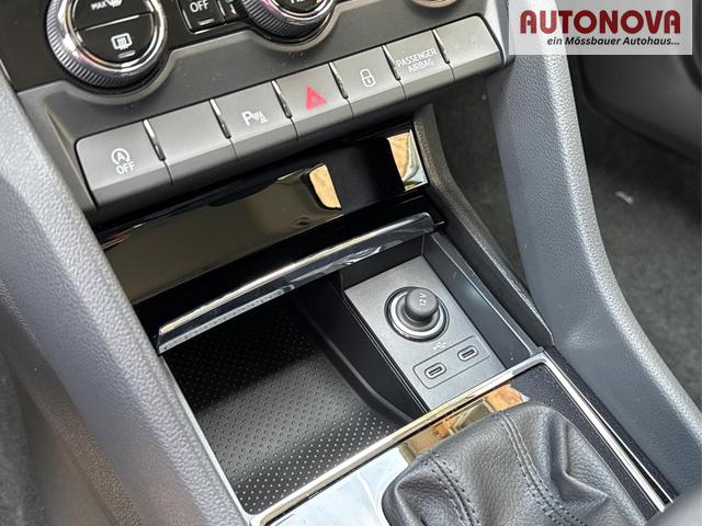 Skoda / Karoq / Silber / / / AHK+el.HECKKLAPPE+KAMERA+PDC+ACC, Beispielbilder, ggf. teilweise mit Sonderausstattung