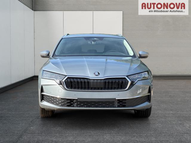 Skoda / Octavia Combi / Silber / / / ACC+AHK+eHK+KAM+PDC+LED+17ALU+SHZ