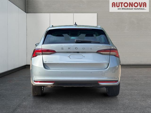 Skoda / Octavia Combi / Silber / / / ACC+AHK+eHK+KAM+PDC+LED+17ALU+SHZ