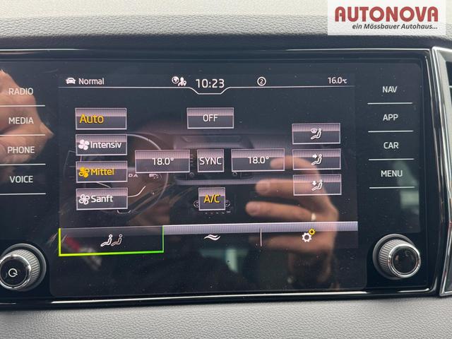 Skoda Karoq Extra Plus 2,0 TDI DSG 2Zoklima 2xEinparkhilfe AHK Kamera Sitzheizung beheiztes Lenkrad 