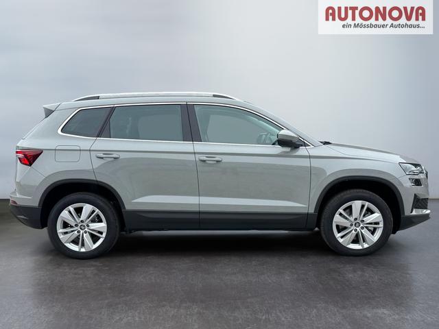 Skoda Karoq Extra Plus 2,0 TDI DSG 2Zoklima 2xEinparkhilfe AHK Kamera Sitzheizung beheiztes Lenkrad 
