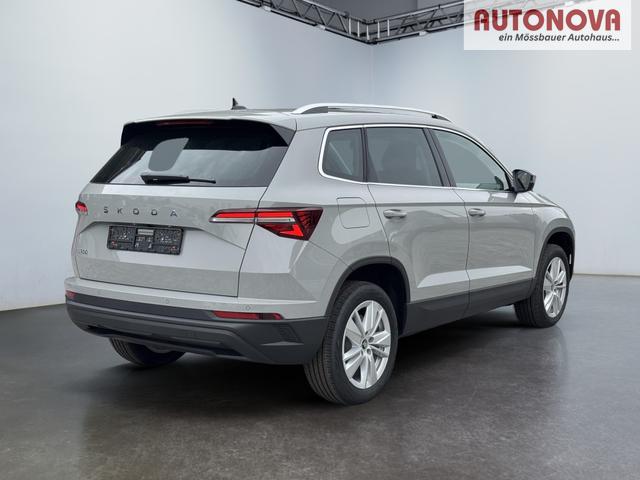 Skoda Karoq Extra Plus 2,0 TDI DSG 2Zoklima 2xEinparkhilfe AHK Kamera Sitzheizung beheiztes Lenkrad 