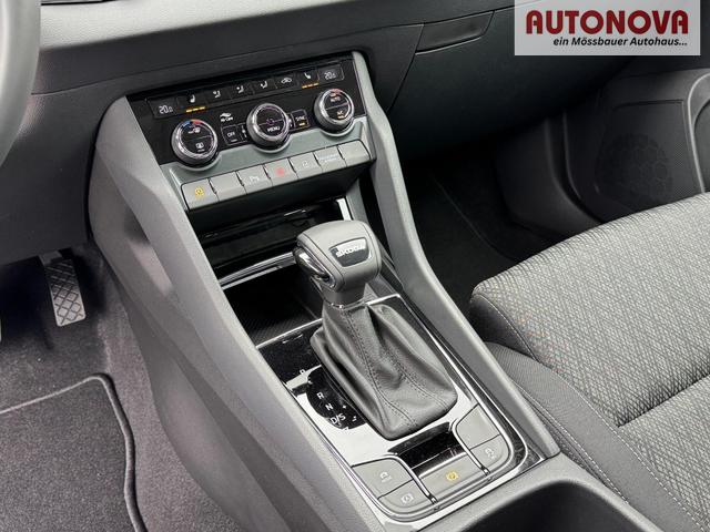 Skoda Karoq Extra Plus 2,0 TDI DSG 2Zoklima 2xEinparkhilfe AHK Kamera Sitzheizung beheiztes Lenkrad 