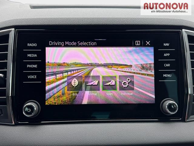 Skoda Karoq Extra Plus 2,0 TDI DSG 2Zoklima 2xEinparkhilfe AHK Kamera Sitzheizung beheiztes Lenkrad 