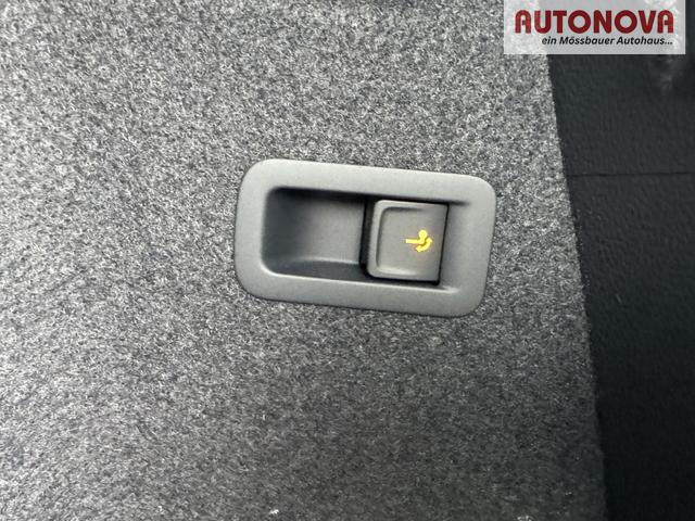 Skoda Karoq Extra Plus 2,0 TDI DSG 2Zoklima 2xEinparkhilfe AHK Kamera Sitzheizung beheiztes Lenkrad 