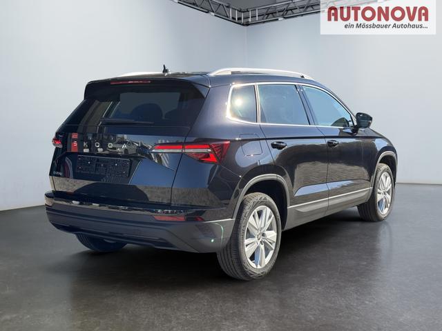Skoda Karoq Extra Plus 1,5 TSI DSG 2Zoklima 2xEinparkhilfe AHK Kamera Sitzheizung beheiztes Lenkrad 